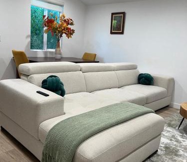 Canoga Park Casa | Hanna's Corner