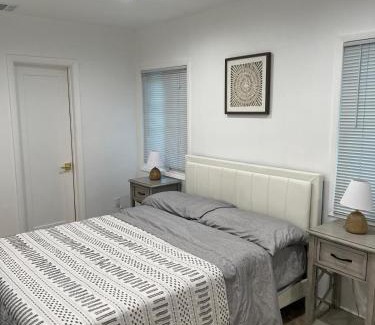 Canoga Park Casa | Hanna's Corner