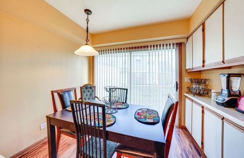 Bloomingdale Casa | Hanover Park Townhome w/ Grill: 36 Mi to Chicago!