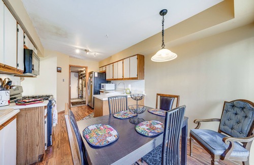 Bloomingdale Casa | Hanover Park Townhome w/ Grill: 36 Mi to Chicago!