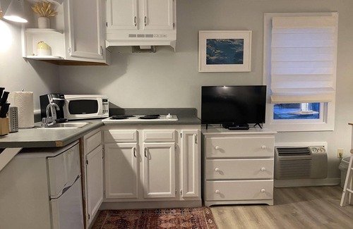 Bar Harbor Cabaña | Hanscom's Motel and Cottages