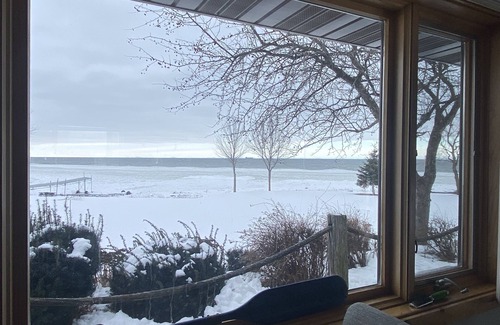 Sturgeon Bay Cabina | Hansen Shores on Sunset Point - 300 Ft Shoreline - Full Kitchen/sleeps 9