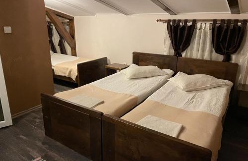 Slimnic Casa | Hanul La Cetate - Cazare pentru muncitori și delegați