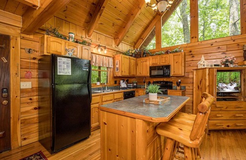 Gatlinburg - Pigeon Forge Cabina | Happily Ever After