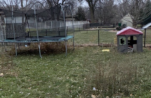Brooklyn Center Casa | Happiness Hideaway: 6BR Tranquil Gem, 15min from Downtown Minneapolis