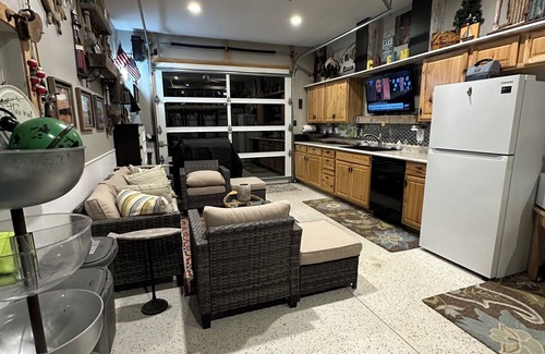 Madison Lake Casa | Happiness Hill on West Jefferson Lake