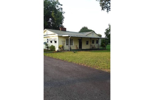 Statesville Casa | Happy 2-bedroom residential home