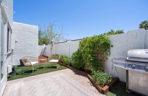 Camelback East Casa | Happy 3BR Abode: sun, pool & patio