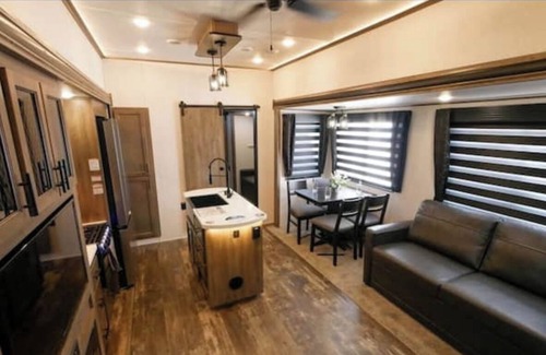 Spring Dale Casa | Happy Campers Family Glamping Dawson/Rainelle
