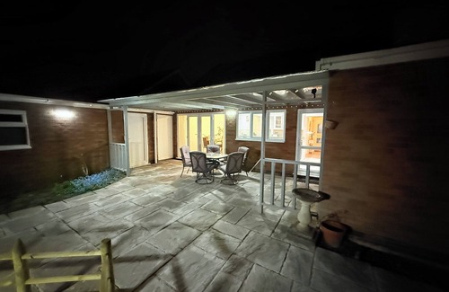 Coventry Casa | Happy Day in Coventry Next to the University of Warwick