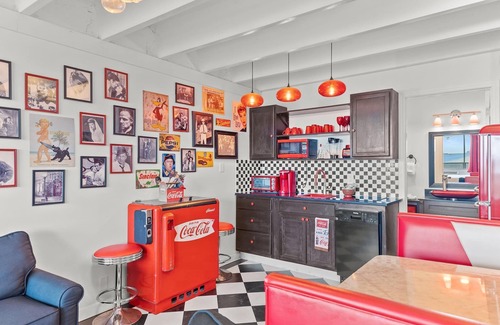 Open Sands Condominio | Happy Days Beachfront Studio -Right on the Sand!