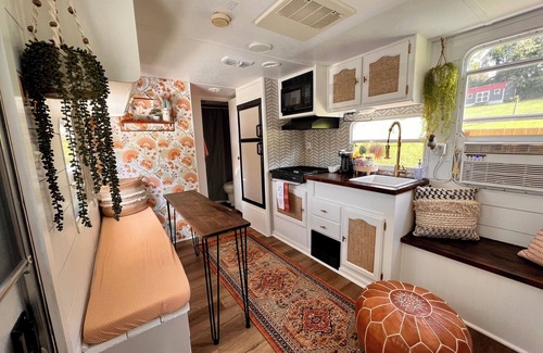 Candler Casa | Happy Hide-Away Camper{18 minutes to Downtown AVL}