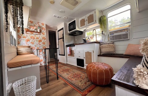 Candler Casa | Happy Hide-Away Camper{18 minutes to Downtown AVL}