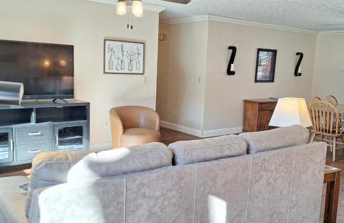 Caryville Casa | Happy Hollow