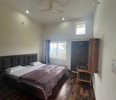 Chamba Casa | Happy Homestay And Rooftop cafe
