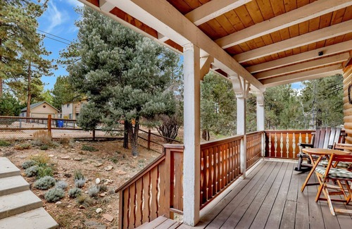 Big Bear Chalet De Esquí | Happy Hour Inn- Adorable Single Story Relaxing Retreat