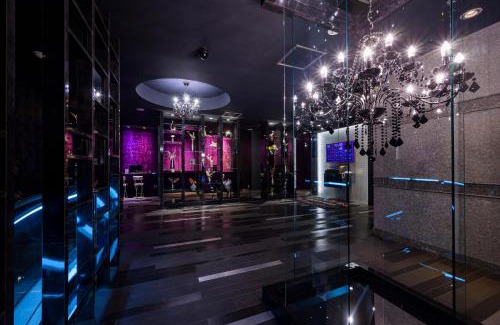 Showa Hotel | Happy Kiss (Adult Only)
