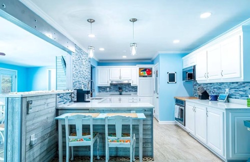 Woodlawn Casa | Happy OURS 206–Pool-Close to Beach-Sleeps 6