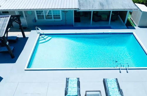 Woodlawn Casa | Happy OURS 206–Pool-Close to Beach-Sleeps 6