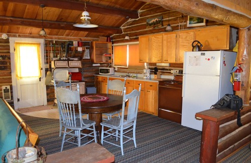 Silver City Cabina | Happy Trails Log Cabin