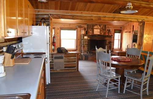 Silver City Cabina | Happy Trails Log Cabin