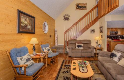 Pigeon Forge Casa | Happy Trails, Resort Pool, FREE Attraction tickets for each paid day, Hot Tub, WIFI!