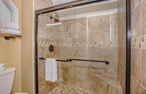 Pigeon Forge Casa | Happy Trails, Resort Pool, FREE Attraction tickets for each paid day, Hot Tub, WIFI!