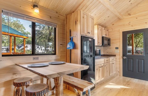 Thonotosassa Cabina | Happy Travelers RV Resort