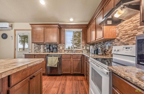 Southgate Casa | Happy Valley Home B + Hot Tub+ Game Room!