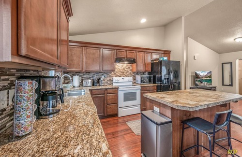 Southgate Casa | Happy Valley Home B + Hot Tub+ Game Room!