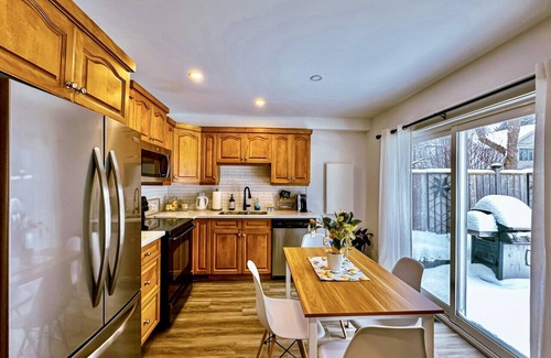 Collingwood Casa | Happy Valley Spacious Family Townhome.Dog Friendly.Minutes to Blue Mountain