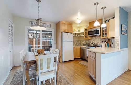 Eastside Santa Cruz Casa | Harbor Hideaway – Steps to Twin Lakes Beach & the Santa Cruz Harbor