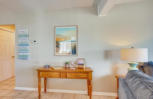 Oceanmarsh Subdivision Apartamento | Harbor Island Condo with Deck - Steps to Beach!