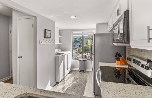 Oceanmarsh Subdivision Condominio | Harbor Island Bliss: 2BR Condo, Beach Access, Resort Pool, & Stunning Views!