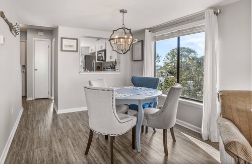 Oceanmarsh Subdivision Condominio | Harbor Island Bliss: 2BR Condo, Beach Access, Resort Pool, & Stunning Views!