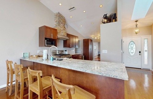 St. Petersburg - Clearwater Casa | Harbor Isle Waterfront Retreat | Home Office & Private Pool | Kayaks & Canoe