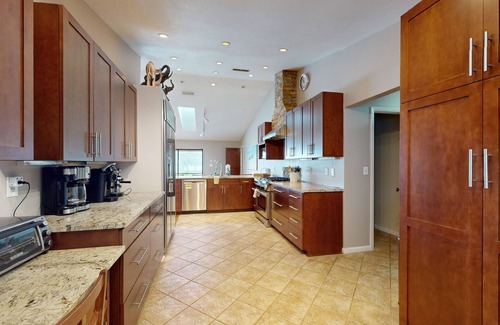 St. Petersburg - Clearwater Casa | Harbor Isle Waterfront Retreat | Home Office & Private Pool | Kayaks & Canoe