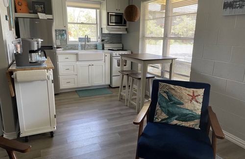 Fulton Cabaña | Harbor Lights Cottage #5 “Bungalow by the Bay”