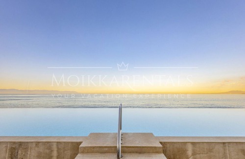Las Glorias Apartamento | Oceanfront Escape | Stylish 1BR + Access to 8 Heated Pools & Stunning Views