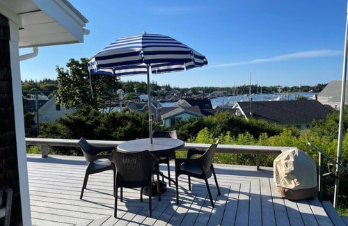 Vinalhaven Casa | Harbor Outlook with Water Views