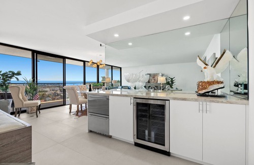 West Newport Condominio | Harbor View and Channel View Condo-Ocean Views, steps to Lido Village