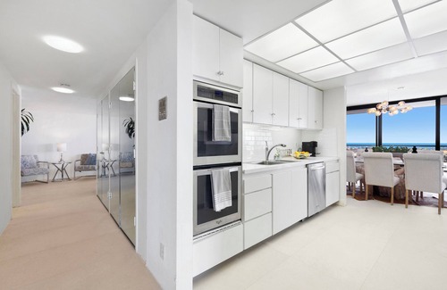 West Newport Condominio | Harbor View and Channel View Condo-Ocean Views, steps to Lido Village