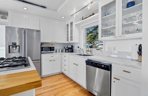Eastside Santa Cruz Casa | Harbor View Home - 7 Bed Beachhouse