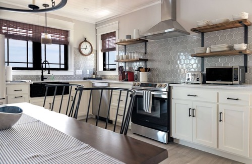 West Mystic Casa | Harbor View Landing - The Mystic Waterfront House - Second Floor Only