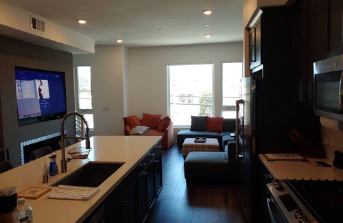 Central San Pedro Casa | Harbor Views and city lights-Walk to everything
