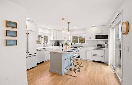 East Orleans Casa | Harbor Vista: 003-O Sleek & Modern East Orleans Retreat with Stunning Ocean Views