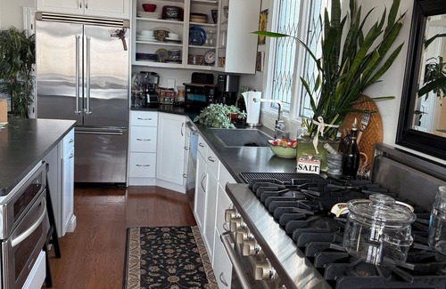 Plymouth Casa | Harbor Water View. Downtown. Beaches & waterfront playground +Cape Cod gateway!