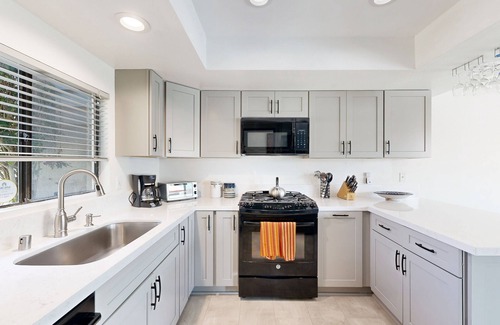 Channel Islands Casa | Harborside home in Oxnard with short walk to beach - bring your boat