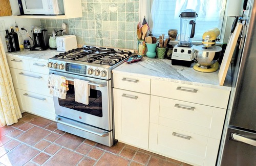 Marblehead Casa | 3-bedroom harborside home in charming Marblehead with WiFi, AC, fitness room