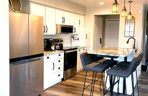 Huron Casa | Harborview 3-6-8 on Main